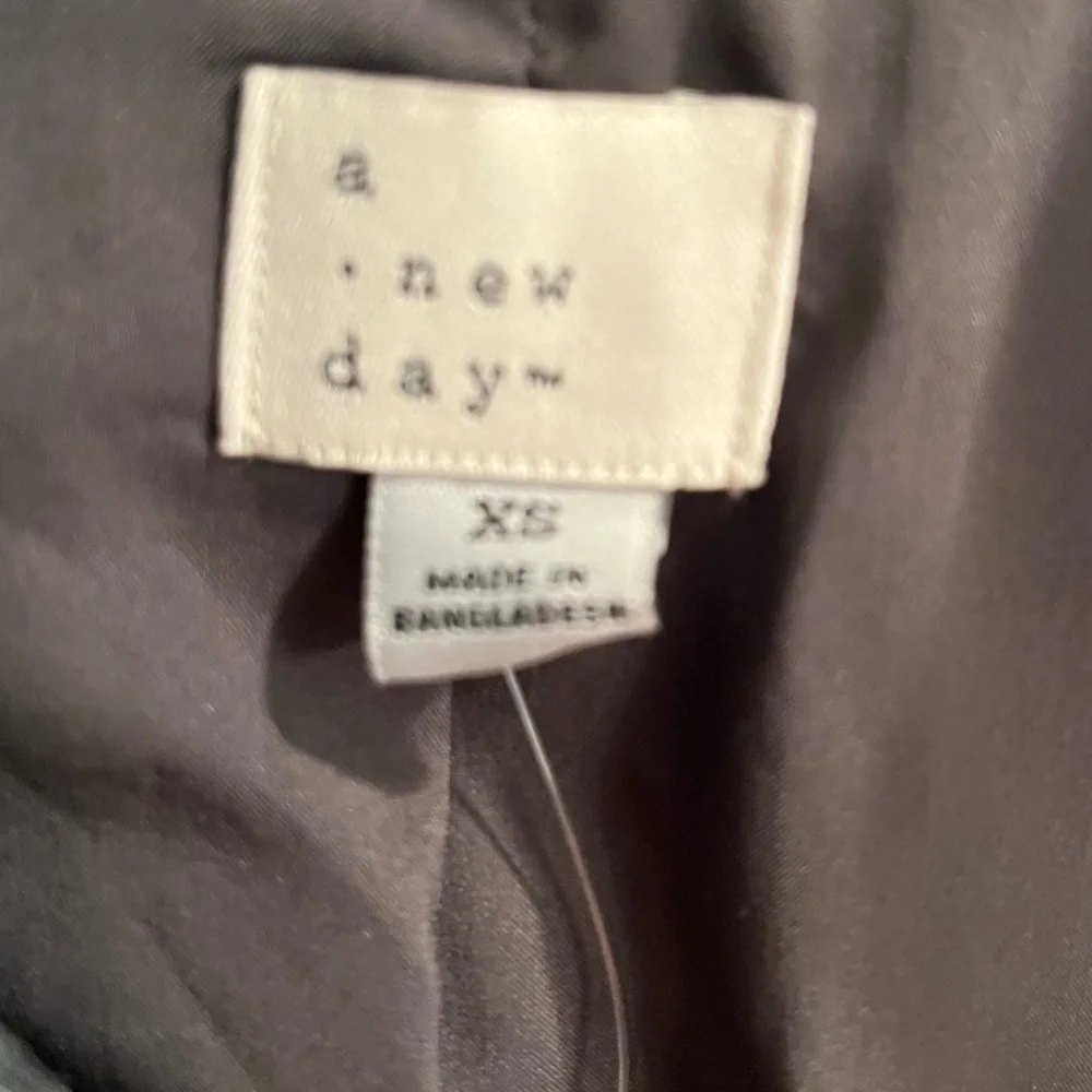 a new day Women's Charcoal Pinstripe Blazer Sz XS- NWT - Picture 5 of 5